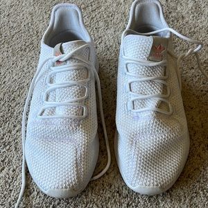 White Adidas tennis shoes. Size 9 1/2